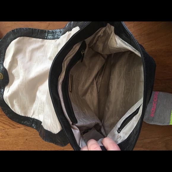 Badgley Mischka Black and Cream Crossbody Purse - Picture 6 of 8